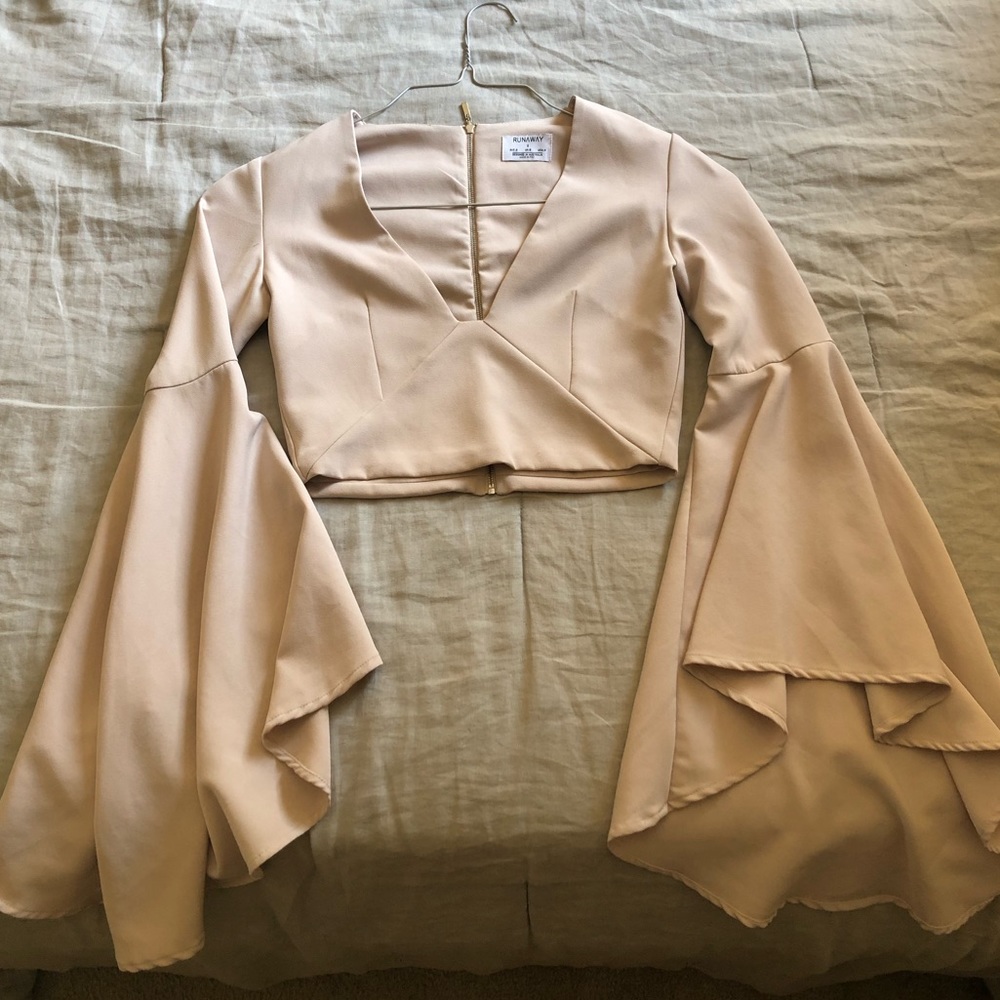 Bell sleeve v neck cropped blouse